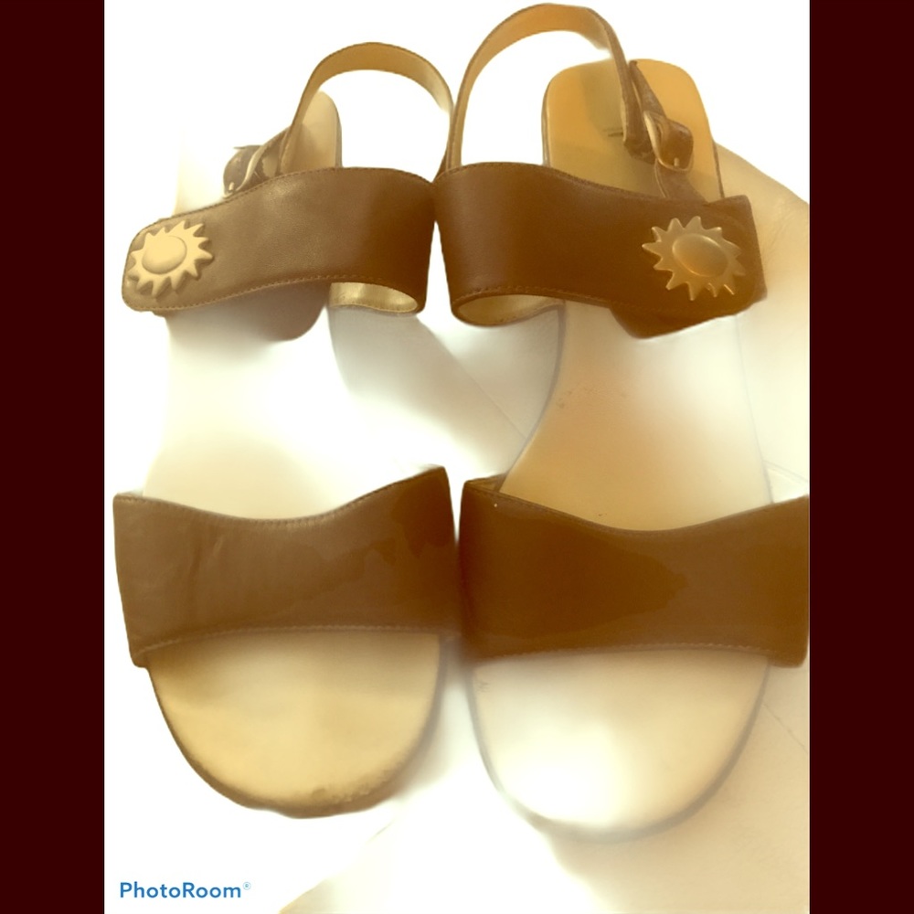 Leather Sandals with golden sunflower on closure
